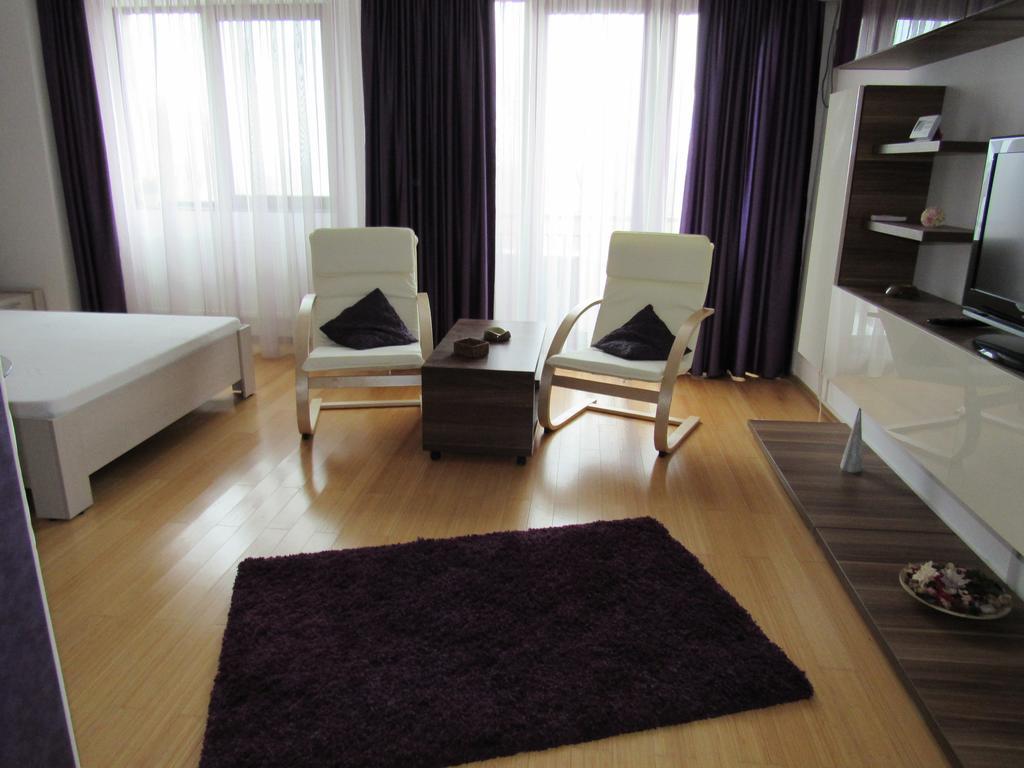Purple Studio Apartment Mamaia Exterior photo